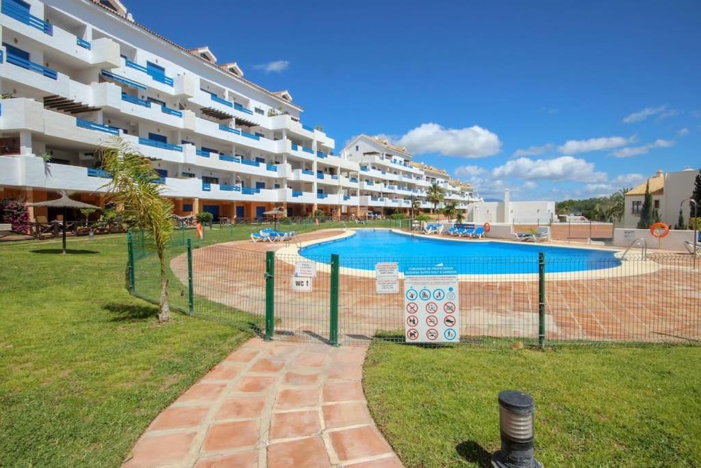 2 Bedrooms Sea And Pool View Apt In Duquesa Golf & Gardens Manilva Castillo de Sabinillas Kültér fotó