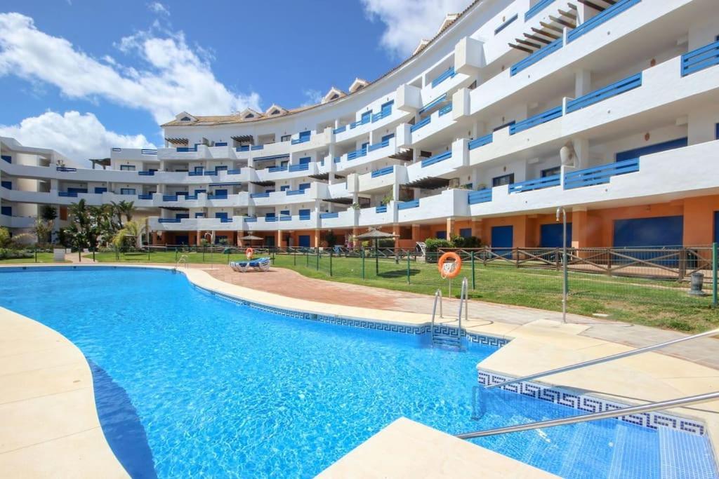 2 Bedrooms Sea And Pool View Apt In Duquesa Golf & Gardens Manilva Castillo de Sabinillas Kültér fotó